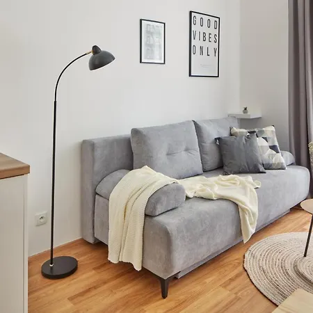 Apartment Days - Modern W Easy Access Prag